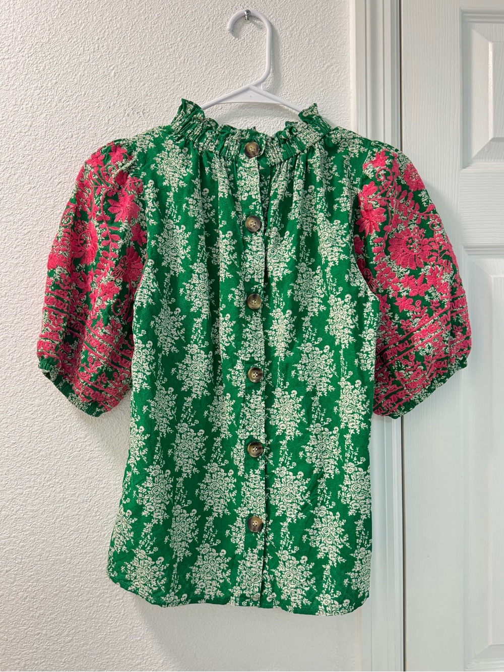 Anthropologie THML Kathleen top puff sleeves embroidered size S green pink - Picture 4 of 6